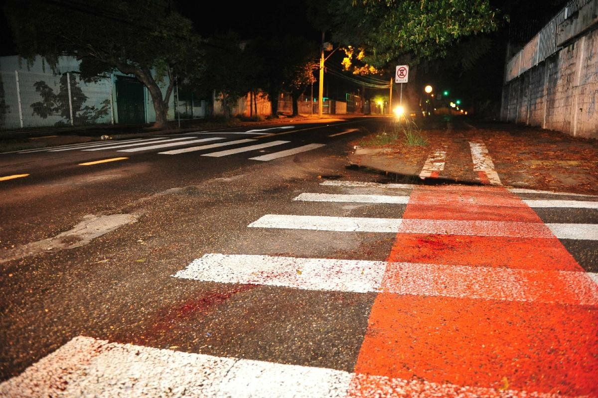 V&iacute;tima sofreu o disparo de homem que desceu de carro exigindo sua mochila