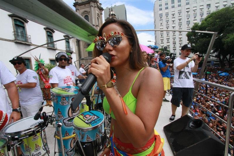 Anitta re&uacute;ne milhares no Bloco das Poderosas