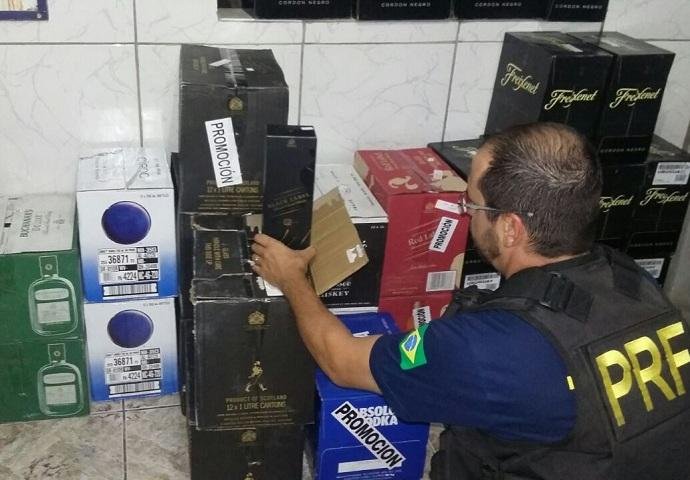 PRF apreende cerca de 325 litros de bebidas contrabandeadas em Ros&aacute;rio do Sul