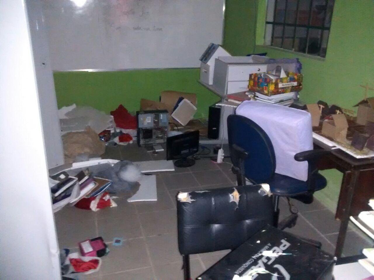 Casal &eacute; preso ap&oacute;s arrombar escola Ildo Meneghetti, na Capital