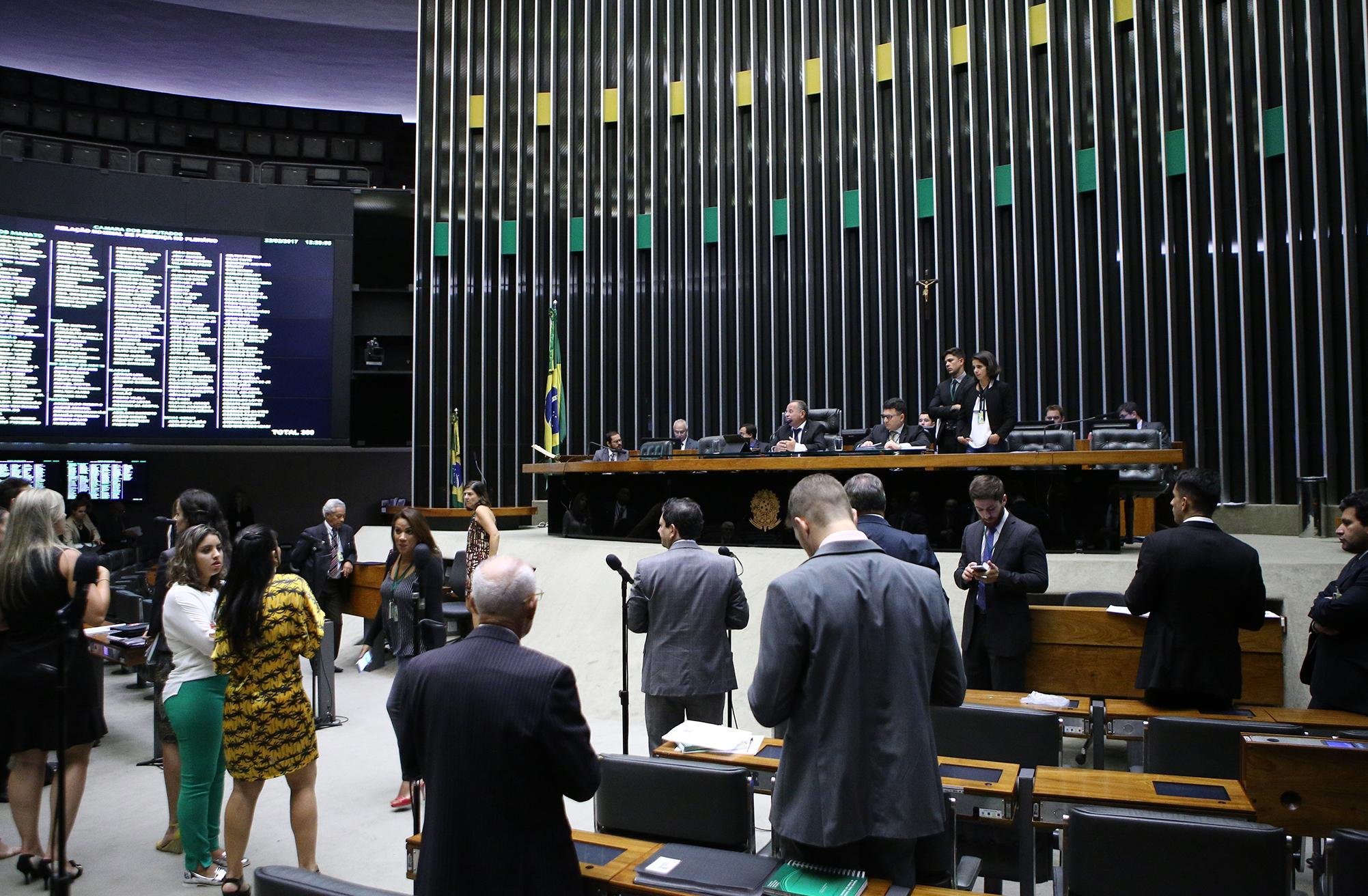 Durante a semana deputados e convidados debater&atilde;o as mudan&ccedil;as propostas pelo governo para essas duas &aacute;reas