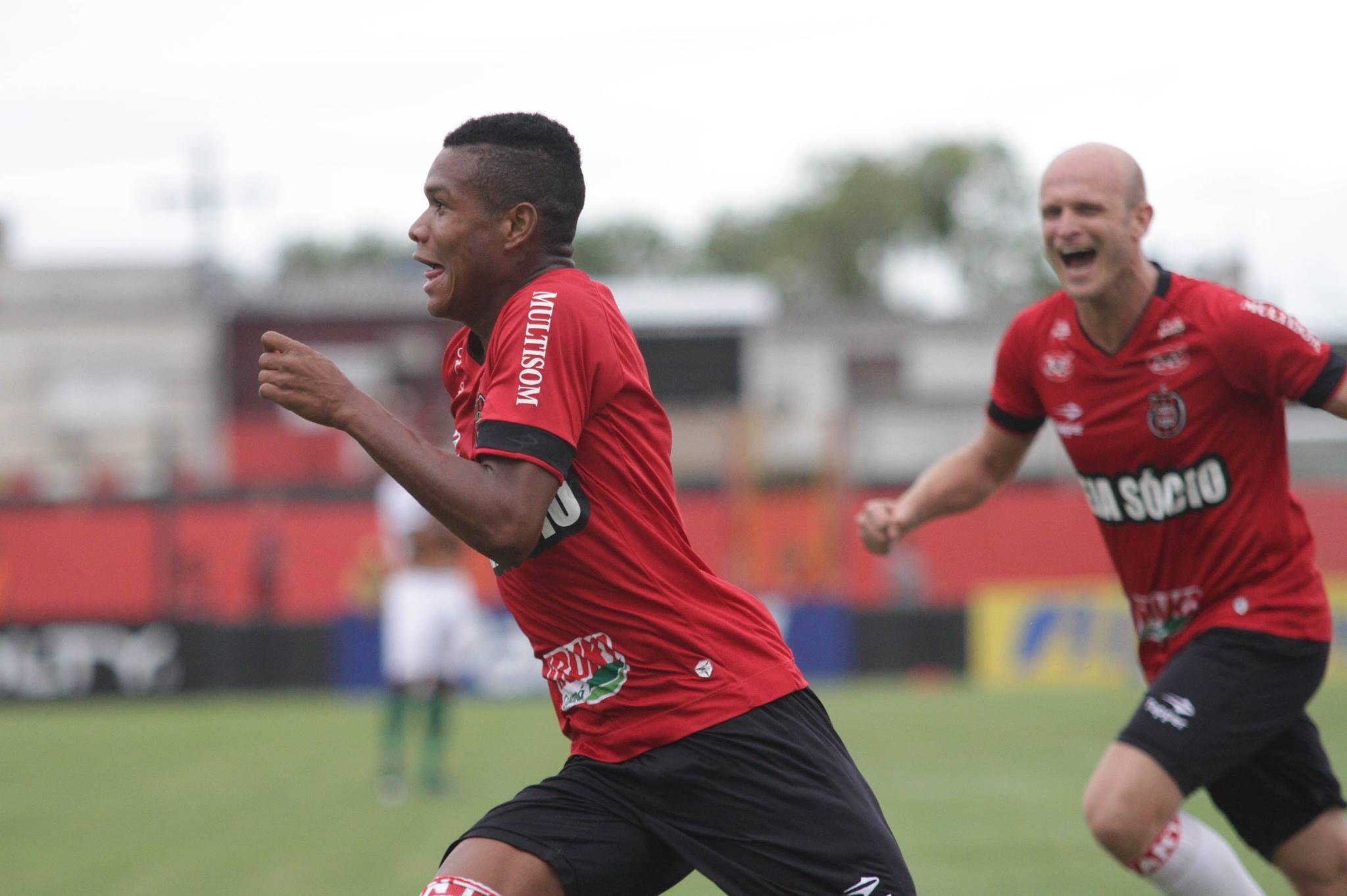 Marcinho abriu placar no primeiro tempo no est&aacute;dio Bento Freitas