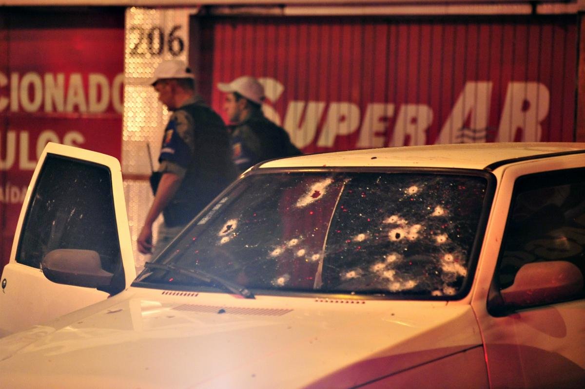 Crime ocorreu por volta das 21h deste domingo