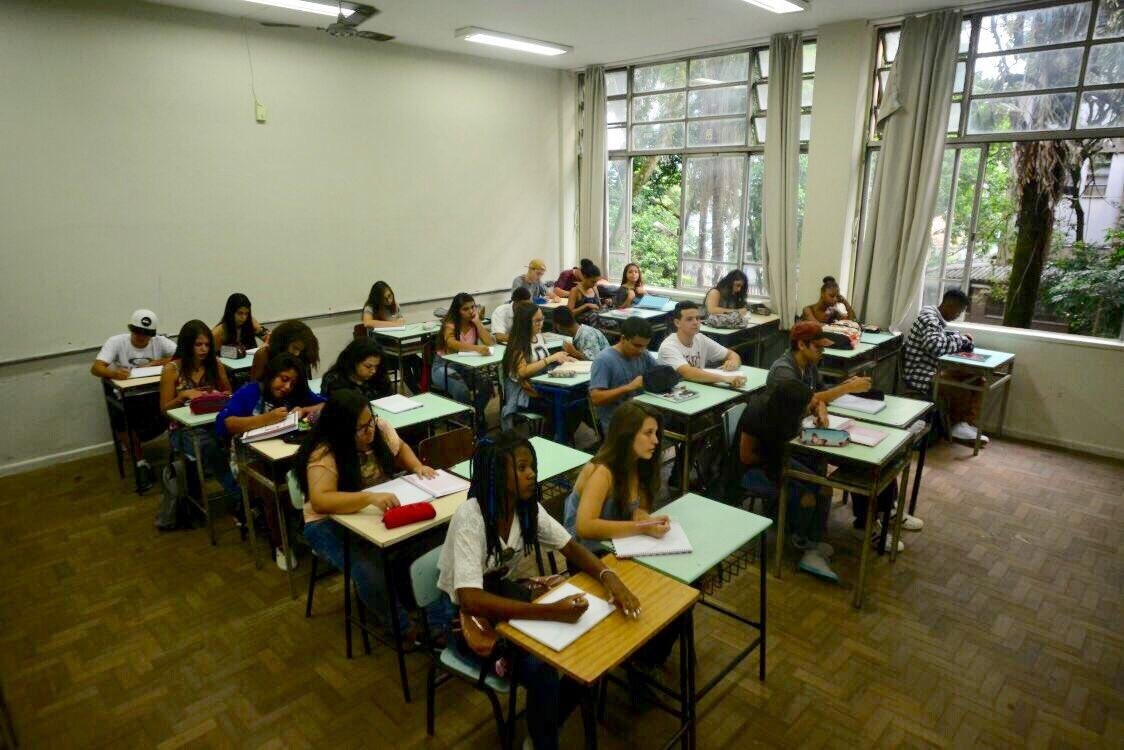 Ano letivo tem in&iacute;cio para quase 900 mil alunos em 2,5 mil escolas