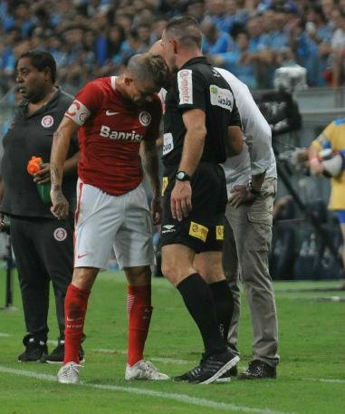Destaque do Inter, D Alessandro mostra que Gre-Nal &eacute; seu habitat