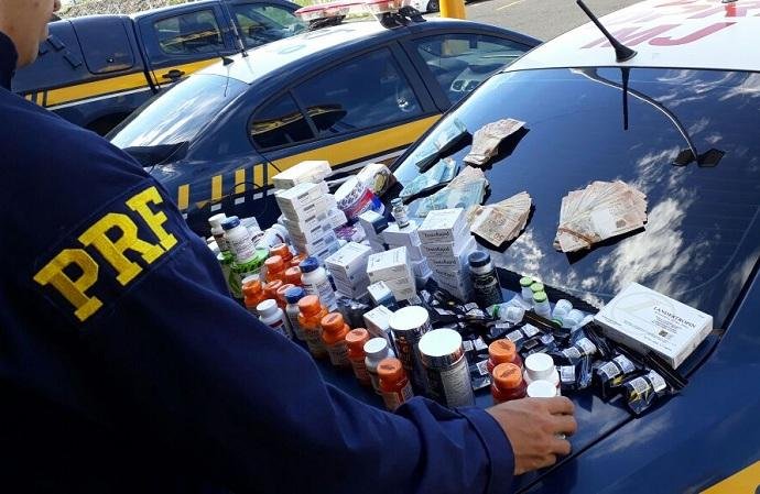 Estudante tamb&eacute;m transportava medicamentos e quantias em dinheiro