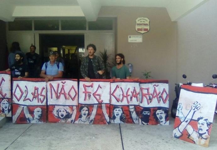 Cerca de 30 pessoas se manifestaram contra fechamento de escola agr&iacute;cola