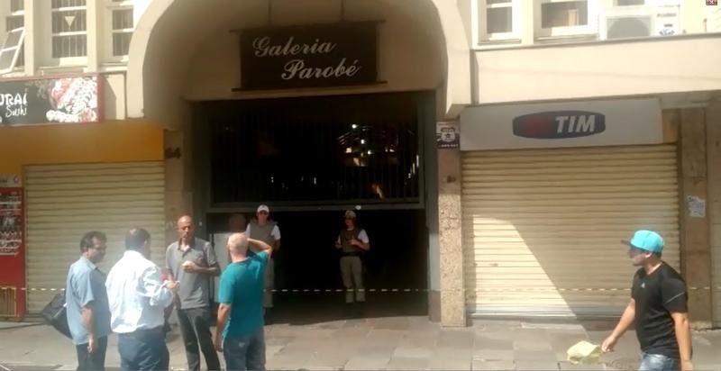 Assaltante atirou ap&oacute;s v&iacute;tima se recusar a entregar dinheiro, relataram testemunhas