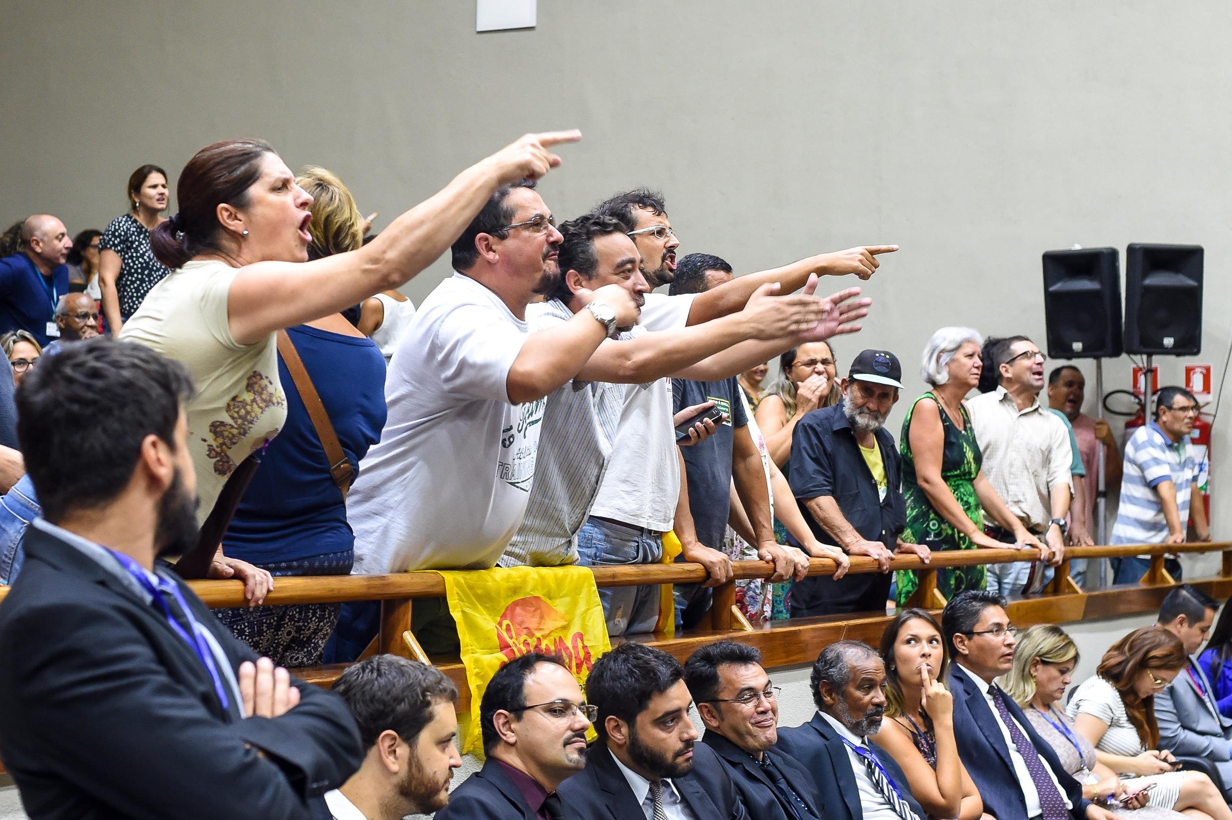 Servidores acompanharam e protestaram contra veto na C&acirc;mara