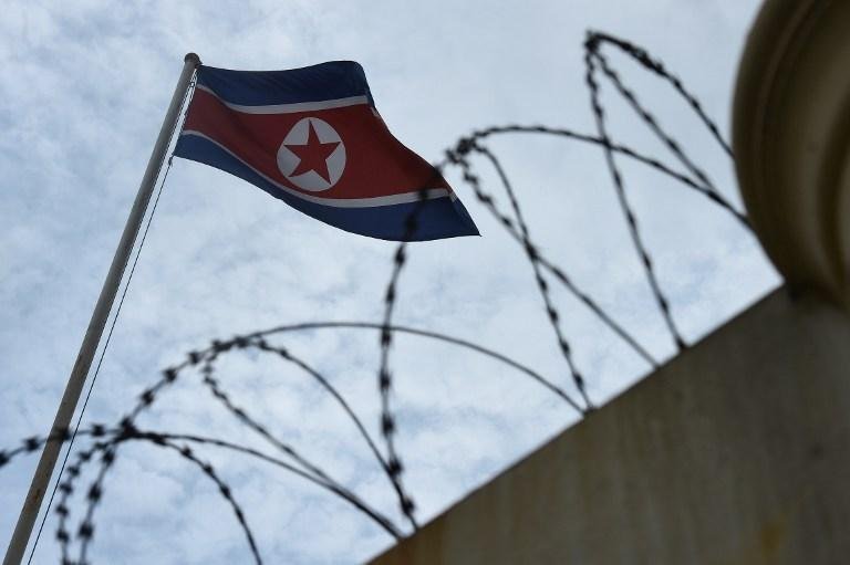 Coreia do Norte pro&iacute;be sa&iacute;da de malaios e aumenta a tens&atilde;o