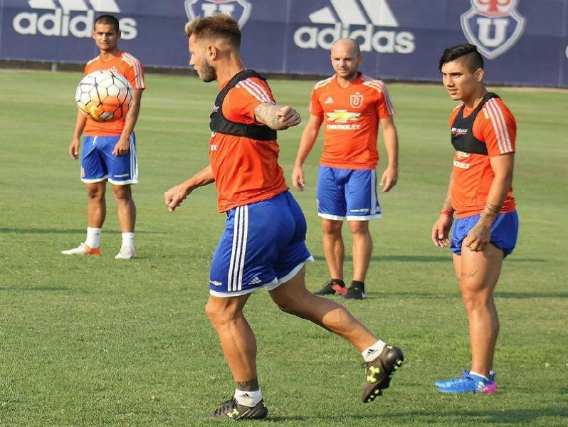 Jur&iacute;dico corre para regularizar condi&ccedil;&atilde;o de jogo do meia "Gata" Fernandez