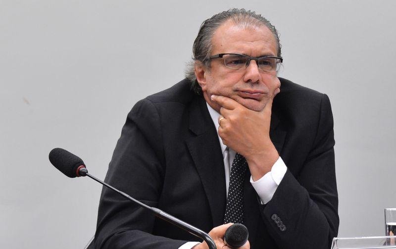 Ex-gerente da Petrobras &eacute; advertido por "displic&ecirc;ncia" no uso de tornozeleira