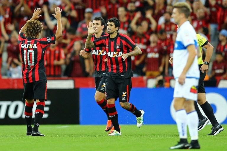 Chilenos buscaram 2 a 2 nos minutos finais, estragando estreia na fase de grupos da Libertadores
