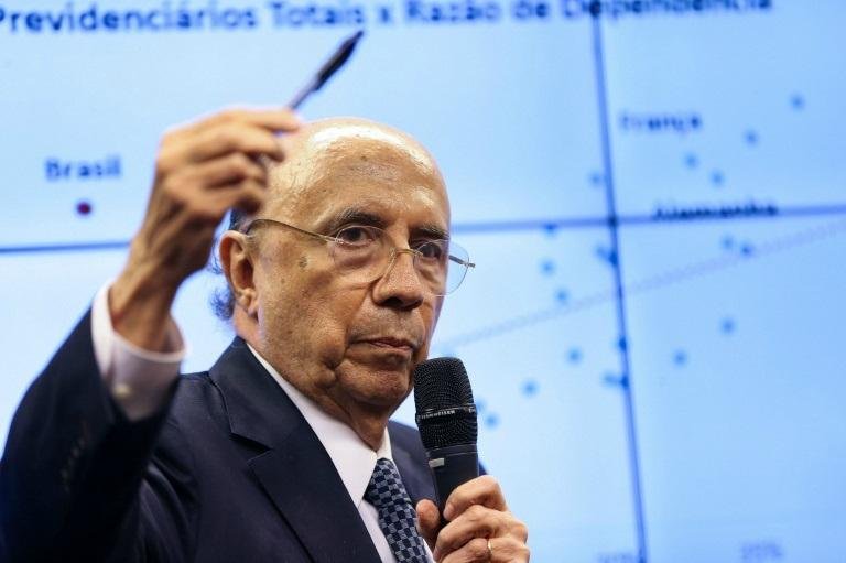Ministro afirma que gastos previdenci&aacute;rios em porcentagem do PIB &eacute; um dos maiores do mundo