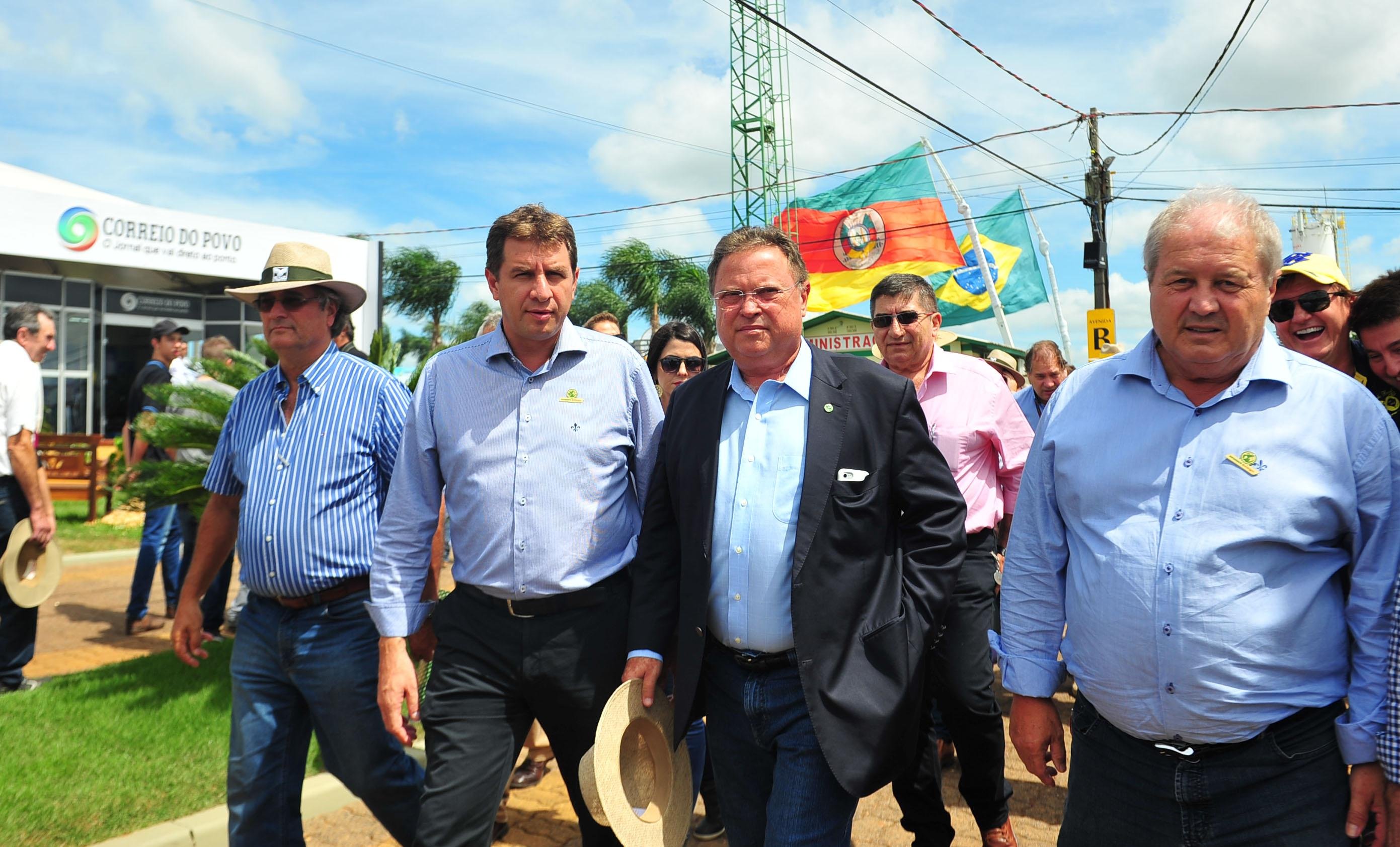 Ministro da agricultura, Blairo Maggi, fez uma visita &agrave; Expodireto