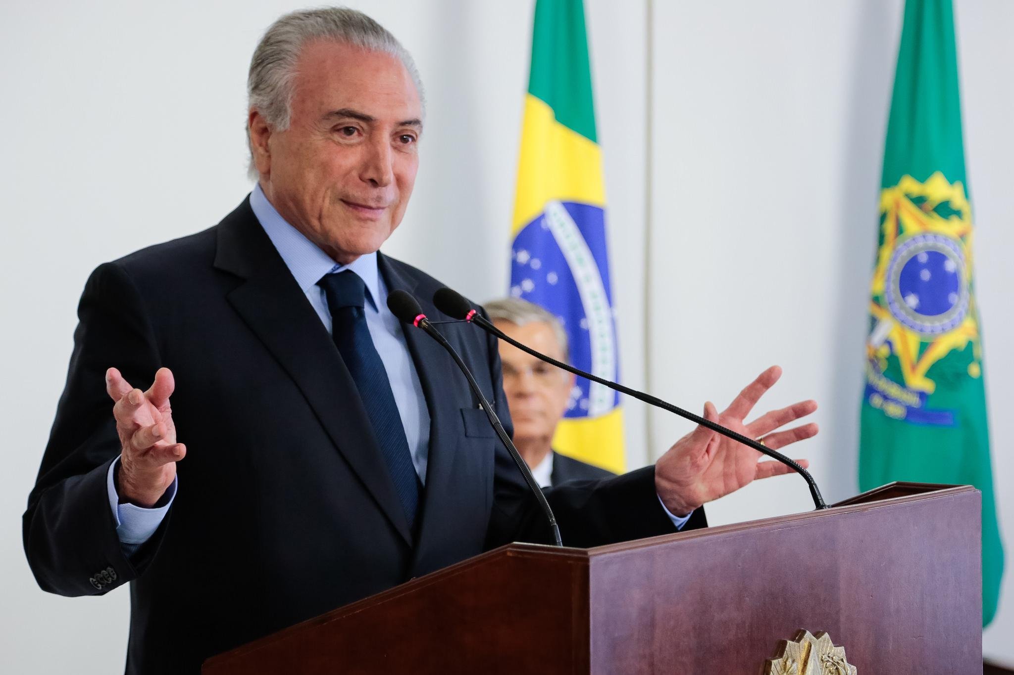 Temer diz que mulheres devem ter direitos iguais em casa e no trabalho