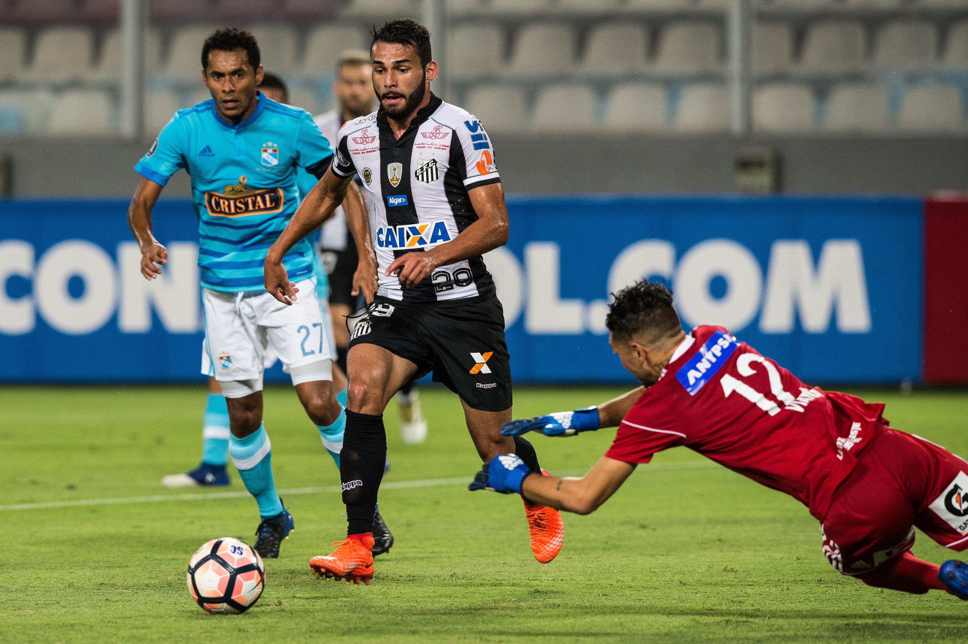 Equipe paulista saiu atr&aacute;s do placar em atua&ccedil;&atilde;o irregular e salvou ponto com 1 a 1