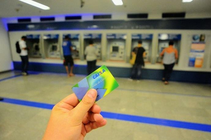 Movimento &eacute; tranquilo no primeiro dia de saque do FGTS