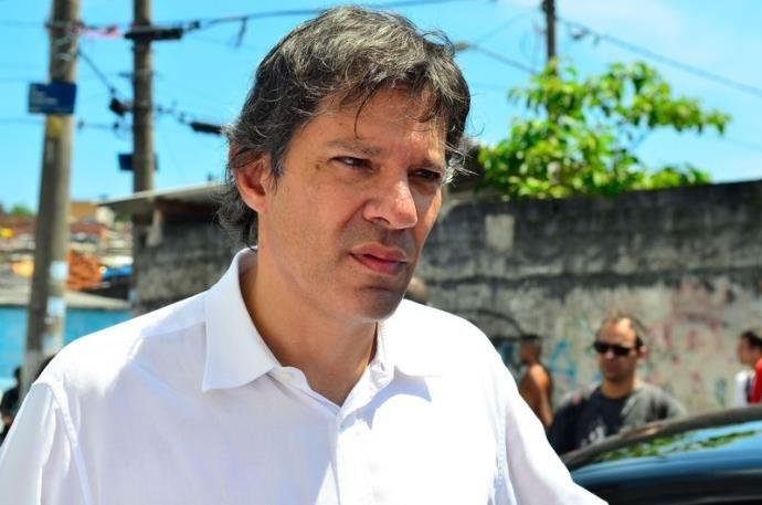 Ex-ministro da Educa&ccedil;&atilde;o disse que decis&atilde;o vai na "contram&atilde;o das pol&iacute;ticas p&uacute;blicas de acesso &agrave; informa&ccedil;&atilde;o"