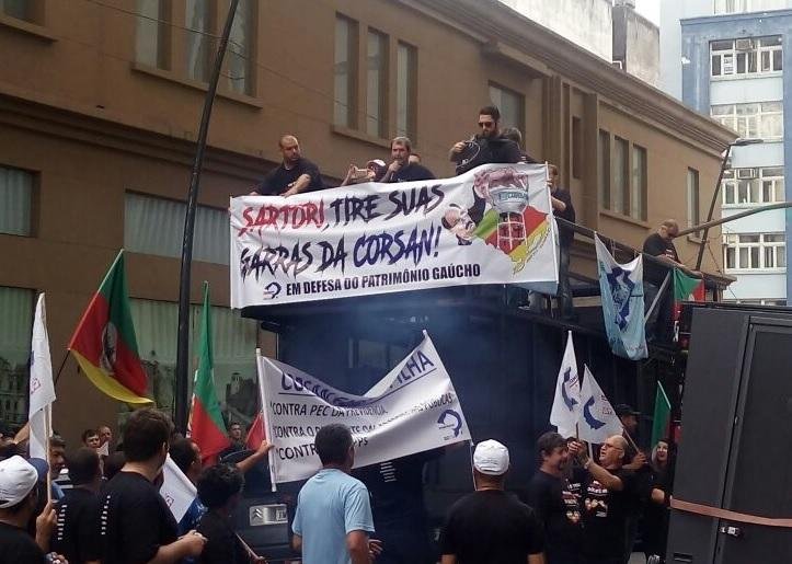 Servidores protestaram contra o governo do Estado