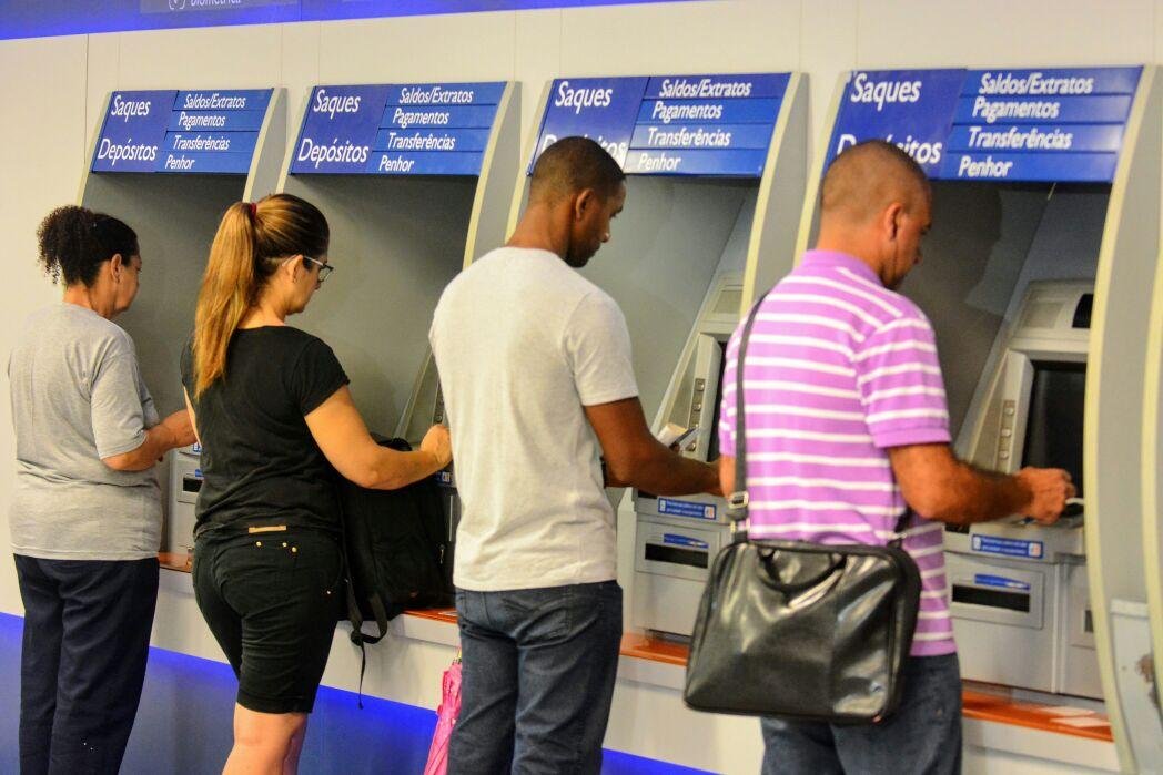 Trabalhadores que nasceram em janeiro e fevereiro j&aacute; podem sacar