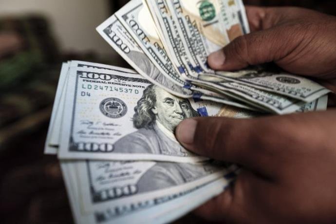  D&oacute;lar cai para R$ 3,14, mas termina a semana em alta