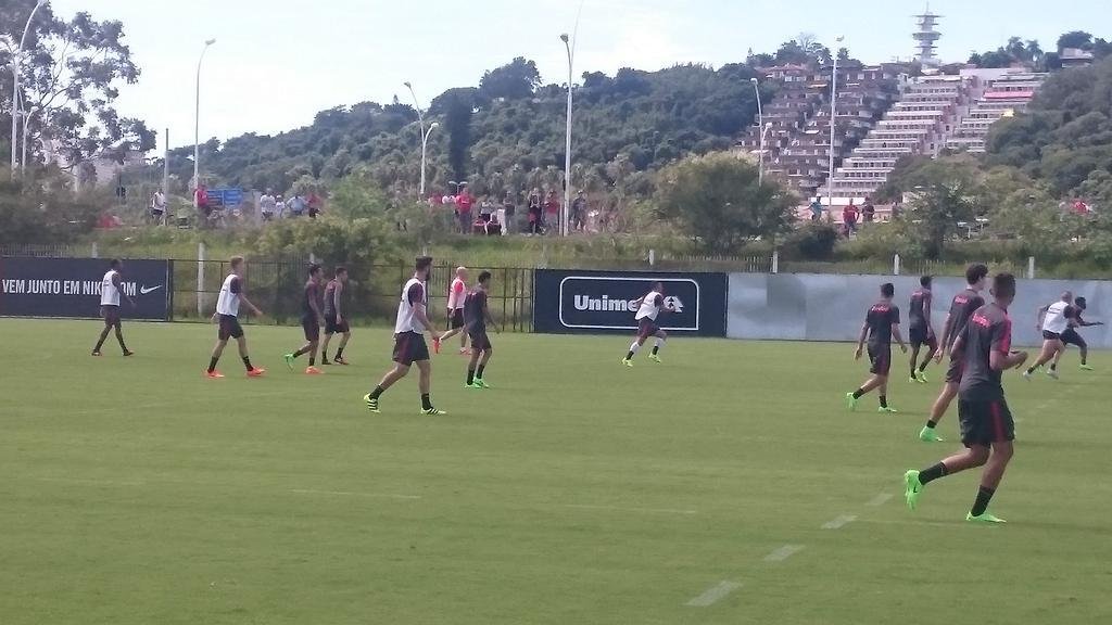Jogadores do Inter fizeram um rach&atilde;o no final do treino deste s&aacute;bado no CT Parque Gigante