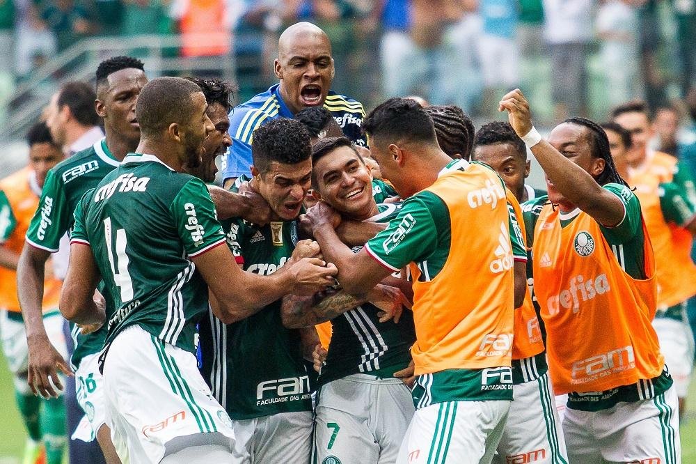 Palmeiras goleia S&atilde;o Paulo com direito a gol por cobertura e gritos de ol&eacute; 
