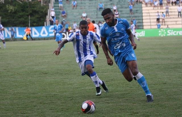 Novo Hamburgo perde para o Cruzeiro, mas segue l&iacute;der isolado do Gauch&atilde;o