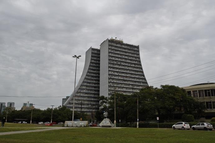 Domingo no RS deve ter temporais e queda da temperatura