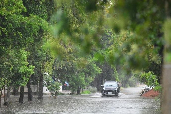 H&aacute; diversas vias alagadas em Porto Alegre