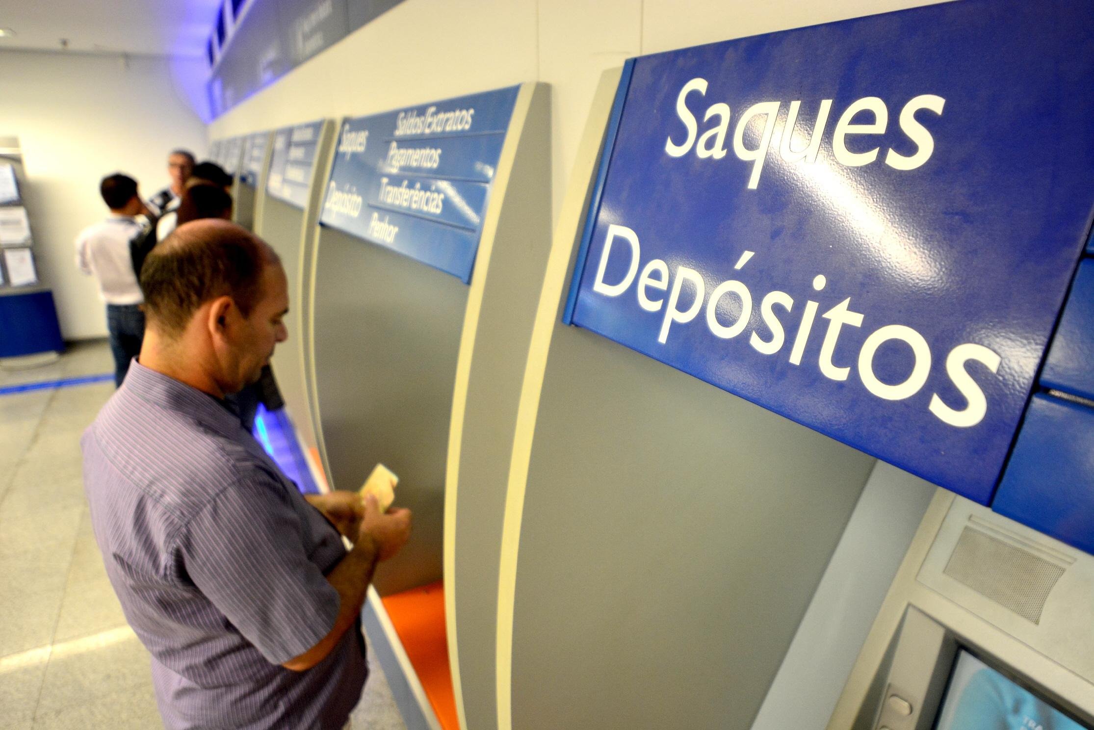 Trabalhadores nascidos em janeiro e fevereiro poder&atilde;o sacar FGTS inativo na segunda-feira