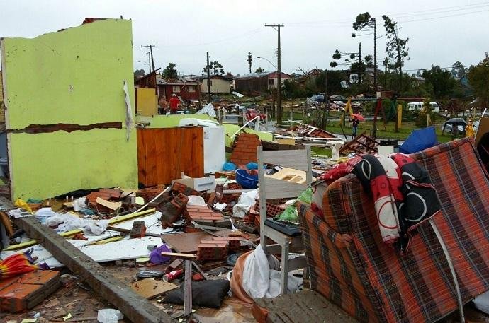 Pelo menos 100 casas foram destelhadas