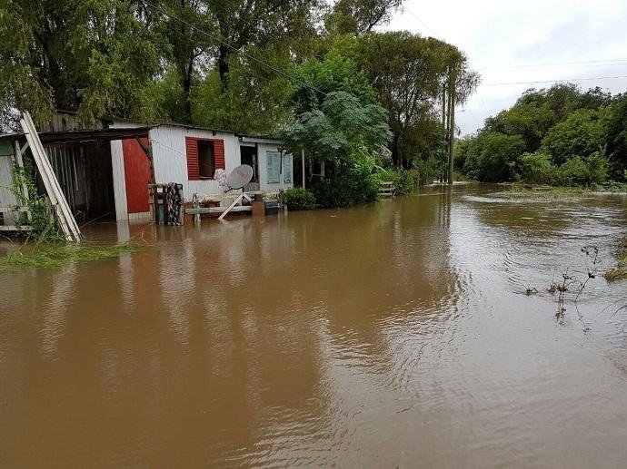Mais de 700 casas s&atilde;o danificadas por temporal em Santa Maria