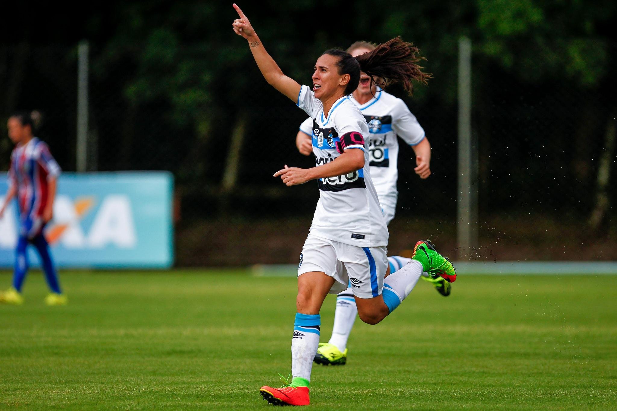 Com gol de Karina, Gr&ecirc;mio derrotou o Vit&oacute;ria de Santo Ant&atilde;o
