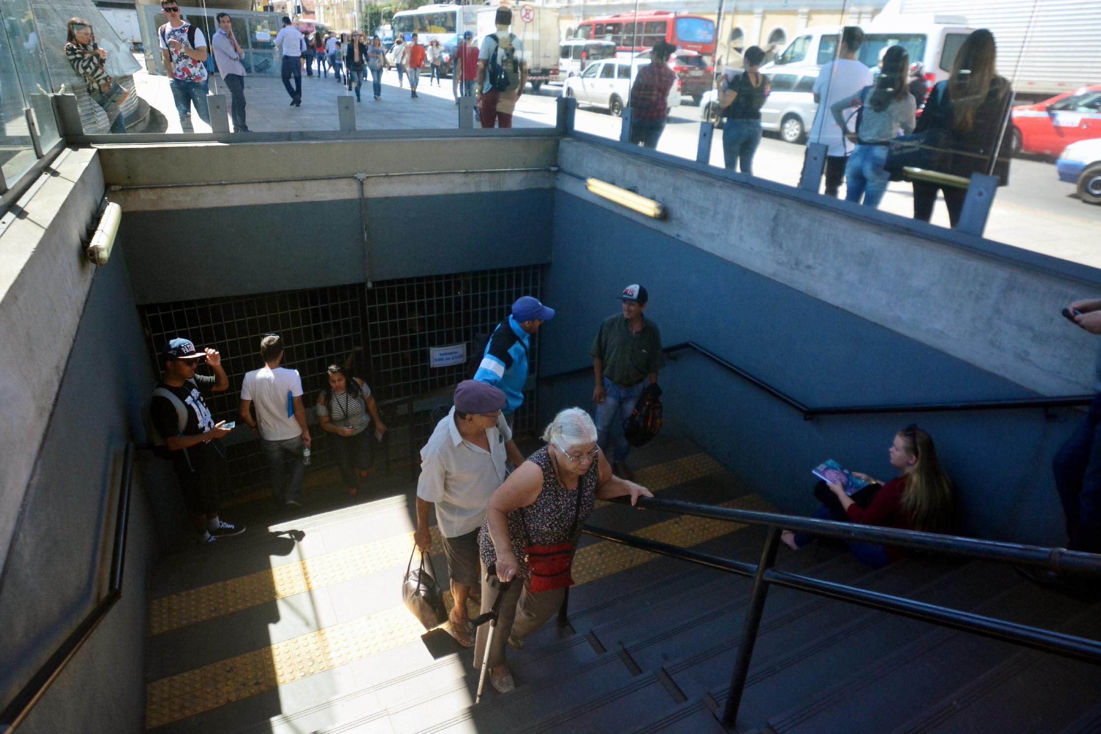 Trensurb ficou quase duas horas sem funcionar nesta segunda-feira