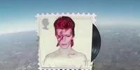 Foram lançados 52 selos em balões de hélio em tributo ao papel de Bowie em 