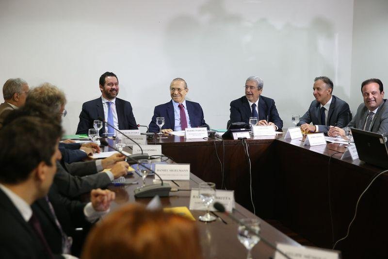 "N&atilde;o adianta mudar o calend&aacute;rio. N&atilde;o vai melhorar a chance de aprova&ccedil;&atilde;o", disse um dos integrantes da equipe