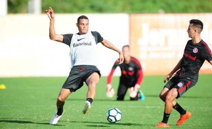 Neris v&ecirc; jogo contra Sampaio Corr&ecirc;a como oportunidade para mostrar servi&ccedil;o