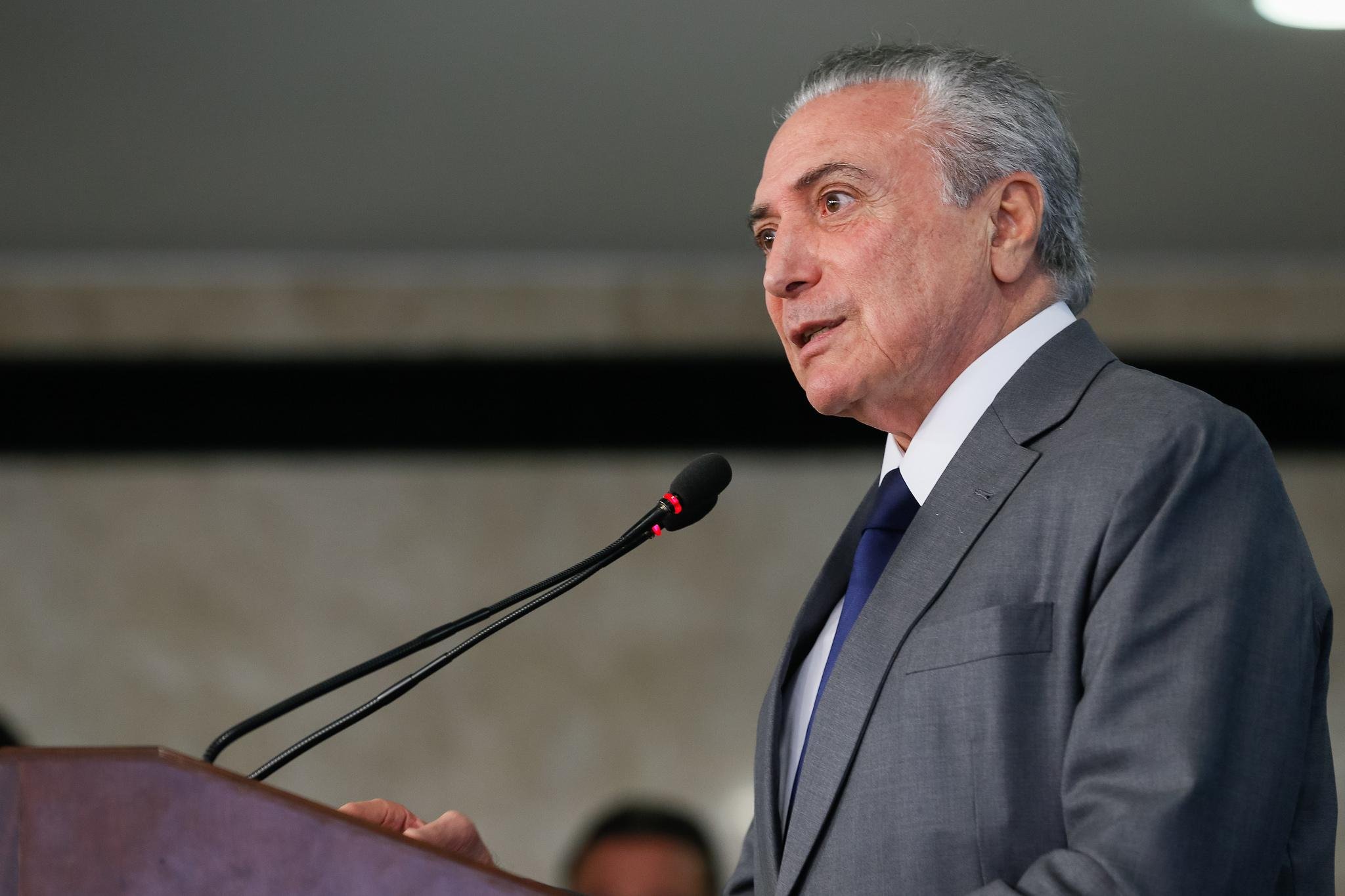 Presidente analisa gravar pronunciamento diante da press&atilde;o de corpora&ccedil;&otilde;es e deputados da base