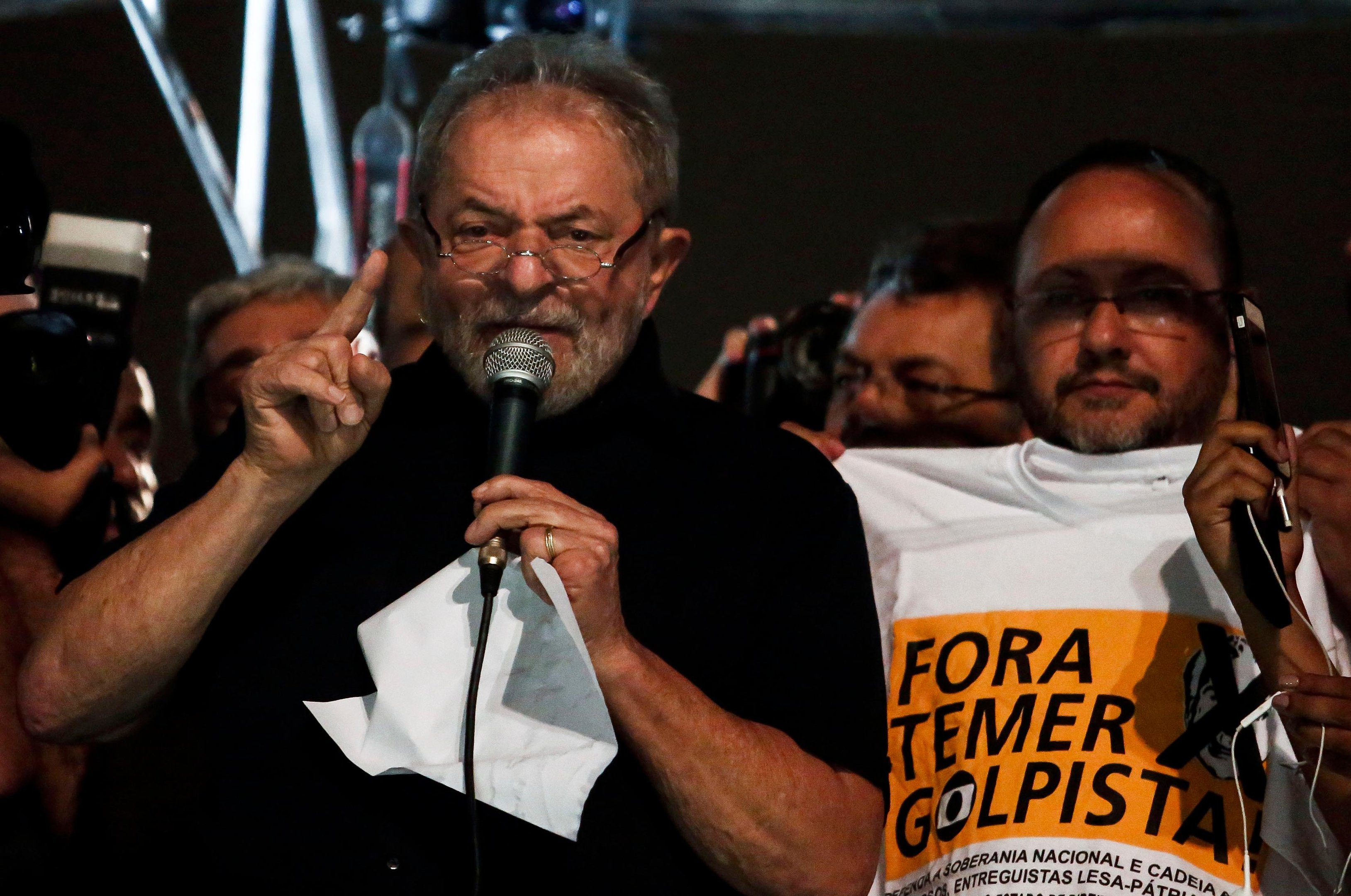 Ex-presidente afirma que "povo s&oacute; vai parar quando elegerem um governo democraticamente"
