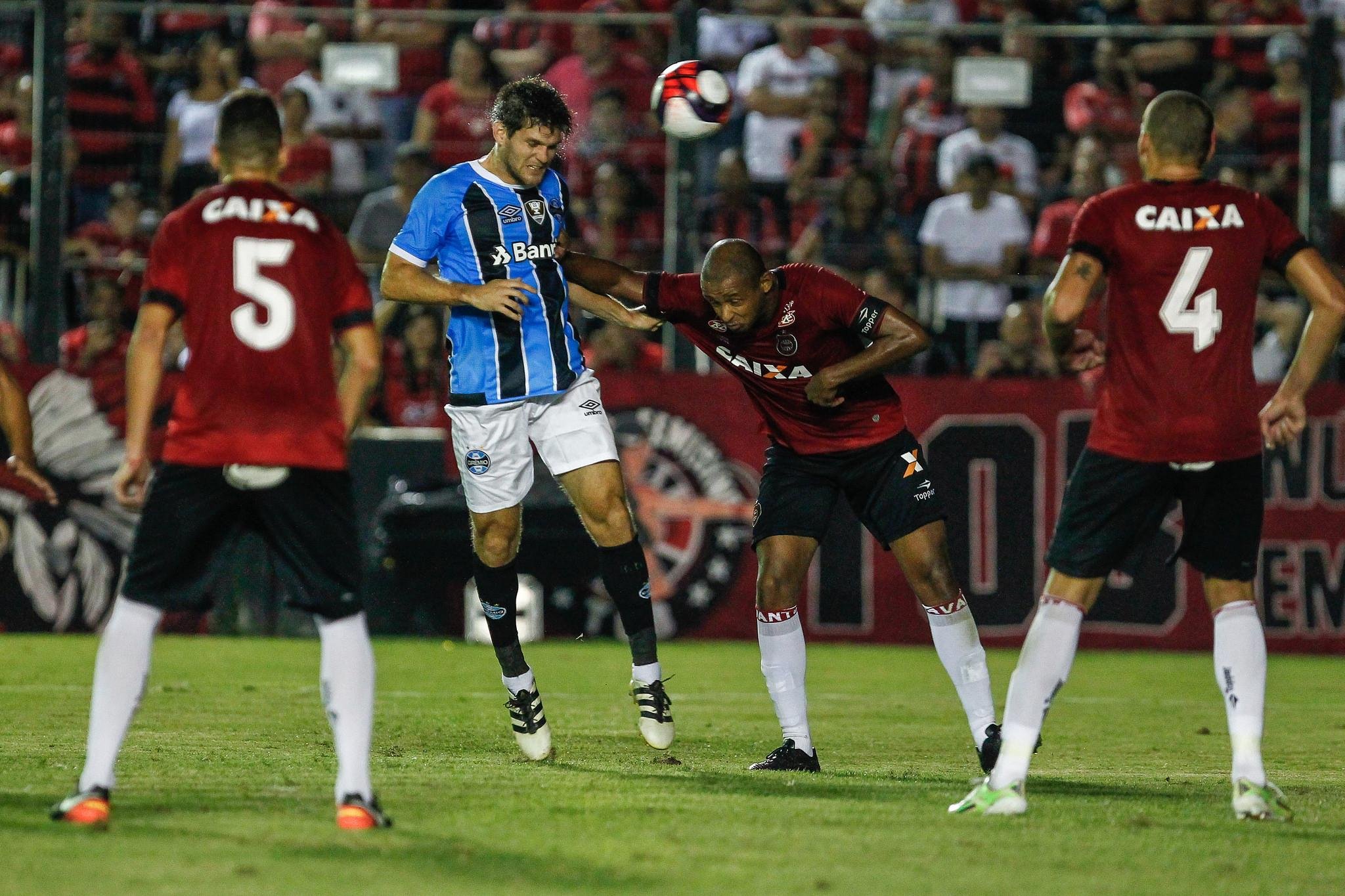 Gr&ecirc;mio pressionou, mas n&atilde;o conseguiu bater o Brasil de Pelotas