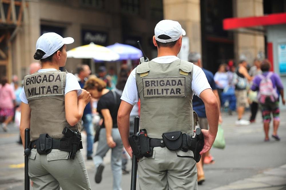 Aumenta o n&uacute;mero de brigadianos no Centro de Porto Alegre