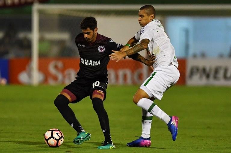 Argentinos estragaram festa com vit&oacute;ria por 3 a 1 sobre a equipe catarinense