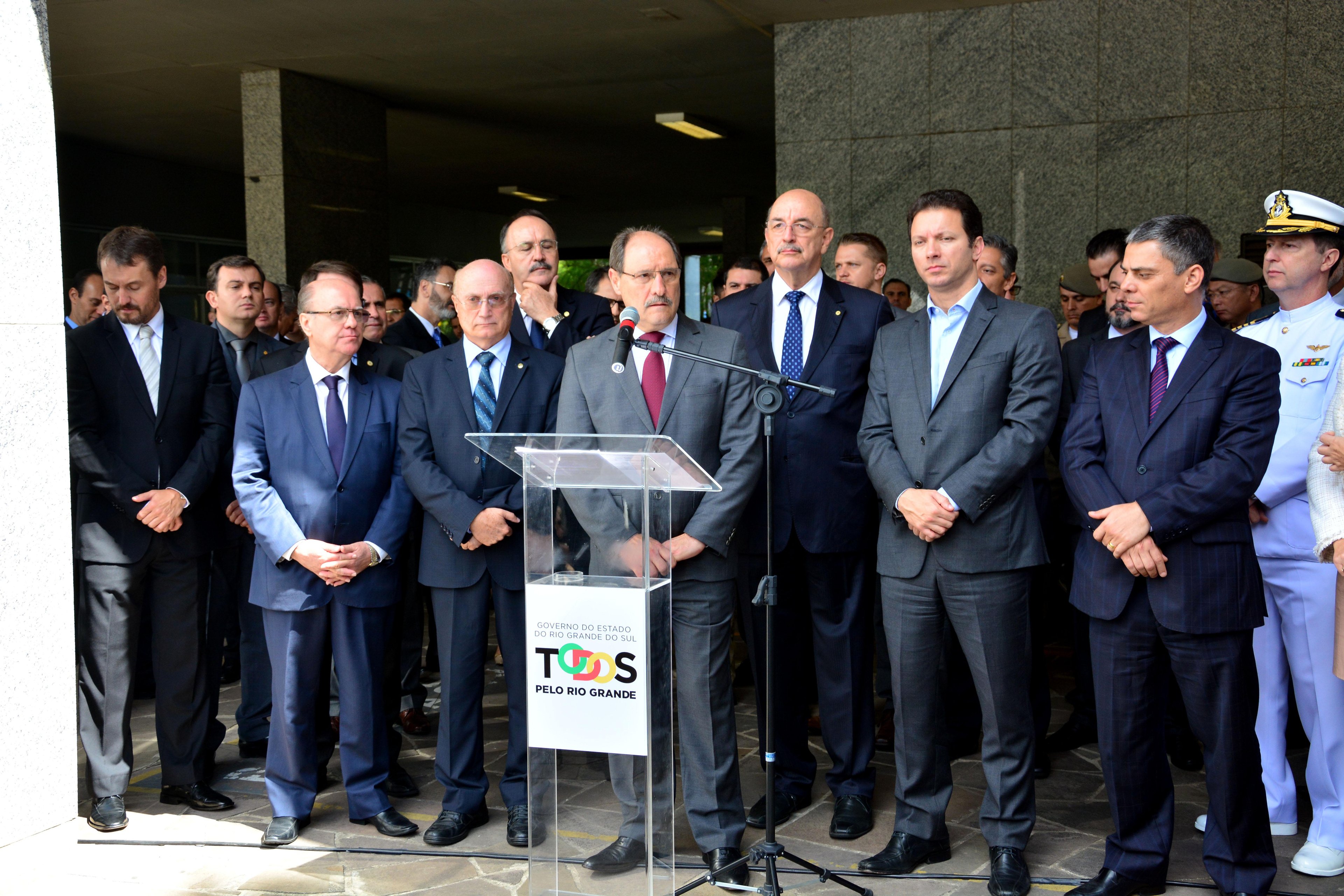 Governo entregou novas viaturas que transportar&atilde;o presos