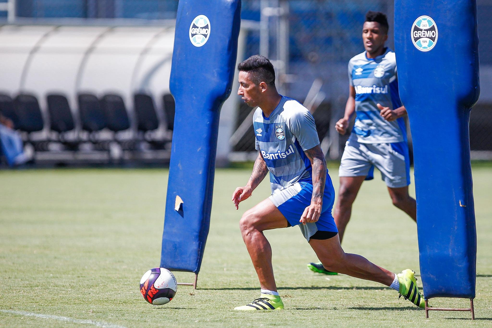 Barrios dever&aacute; ser titular contra o VEC