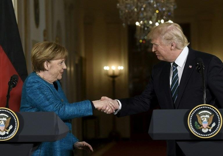 Trump recebe Merkel e garante apoio &agrave; Otan