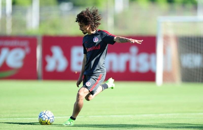 Vald&iacute;via renovou contrato com o Inter