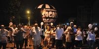 Amigos e familiares fizeram uma caminhada na avenida Pernambuco na noite desta sexta-feira