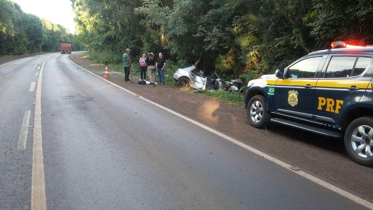 Ve&iacute;culo saiu da pista e bateu numa &aacute;rvore na BR 285 em Bozano na madrugada deste domingo